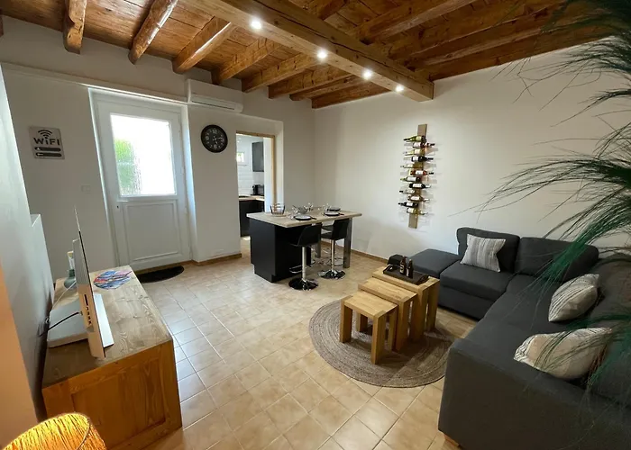 Maison de ville a 5 min à pied de la tour Luma